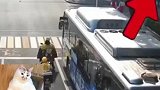 外卖小哥集体闯红灯，却正好遇上交警