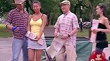 国外恶搞：照看小羊羔，结果却变成了烤全羊？