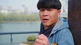 妙龄美女被歹徒追杀，直接黏上快递小哥，还要下单快递服务