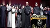 师父前面说话,后面乖乖站好的大林,陶阳,小岳,九郎和辫儿哥啊