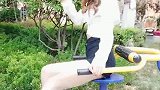 社区楼下那个漂亮的女孩穿着精致的衣服真漂亮，你也喜欢她吗