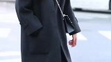 这位港风小姐姐，好像走起路来都带风，你觉得她像哪位