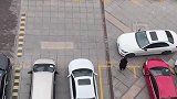监控对付这种“人肉占车位”，就得以恶制恶，干得漂亮！