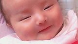51天的宝宝最爱笑，下一秒宝宝的魔性上身反应，超萌超可爱