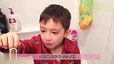 小男孩乳牙松动爸爸出奇招顺利拔牙，妈妈记录下这惊喜的一幕