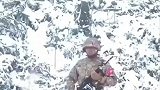 中国军人在漫天大雪执勤，只为守护一方平安