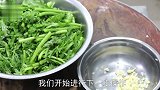 大厨教你蒜蓉茼蒿的家常做法，简单清爽，脆嫩入味，10秒钟就出锅