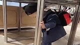 1岁半的儿子发现了什么，怎么是这种举动？像极了爱情