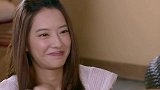 女子去柜台试戴戒指，万万没想到却取不下来了，简直太尴尬
