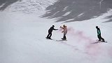 极限-14年-牛人森林雪地单板滑行一飞冲天-新闻