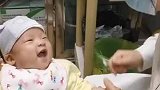 护士给小宝宝打针全程哼儿歌