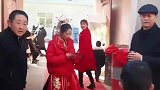 新郎父母离世的早，二叔二姨暖心为新郎操办婚礼