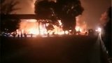 溧阳一辆货车发生爆燃 现场火光冲天
