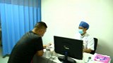广西南宁：男子逞强将活虾塞进尿道，结果小虾为逃命钻入膀胱