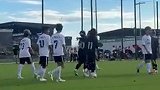 马特奥在青年队比赛中进球 安东内拉点赞视频