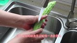 苦瓜最近火了，在里面加1根香蕉，清热又解暑，饭店都吃不到