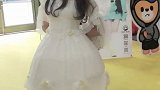Cosplay穿花嫁的小姐姐有人不爱吗想娶她回家！