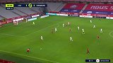 下半场补时第1分钟斯特拉斯堡球员迪亚洛射门 - 打偏