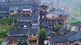 挂在梯田上的千年瑶寨，100多户共居半山腰，自己养鸡养鸭，种地，日出而作，日落而息，过着田园般生活。