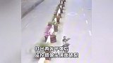 云南一男子马路上用弹弓打碎交通摄像头，警方：当天送往康复中心