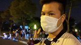 上海公园之夜地摊经济，公园小孩发光玩具撸纸巾是不是地摊经济？