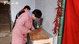 今天小徐生日，姐姐炒菜，小徐熬汤，热热闹闹，好开心呀