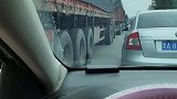 啥时候能通车，交警叔叔快来啊