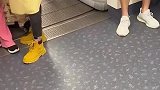 男子鼓起勇气搭讪，被女子果断拒绝