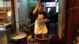 他可能是酸辣粉界，最得瑟的师傅
