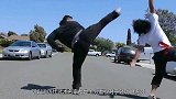 老外不相信中国轻功，武当道长亲自演示，在13米高空跳下证明!