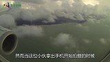 小伙子在飞机上拍摄，突然云层中飘来四个人，仔细一看吓坏了
