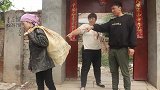 短剧：婆婆每次来都拿个空袋子，回去时却是满的，儿媳看不下去了