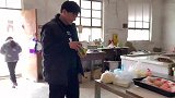 河南农村过完年第一次吃面条，一口蒜一口面来点醋，全家都爱吃