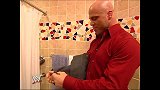 WWE-18年-SD经典时刻：安格色胆包天脱衣裸身偷看美女沐浴 还把别人浴巾扯下-精华