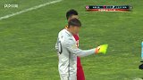 中超-谭龙断球单刀晃过门将假摔倒地 裁判果断出示黄牌警告-花絮
