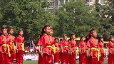 酷炫！河南1200名小学生参加顶碗比赛 踩平衡车转圈跳舞