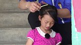 黄渤细心询问媛丽想要的礼物，还亲手帮她编辫子