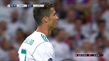 C罗禁区内绝佳机会竟遭球迷化解 射门瞬间不速之客冲入禁区