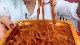 吃货吃火鸡面，还是五包料吃着过瘾，真爽！