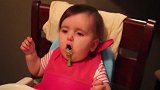 小宝宝第一次吃青豆泥，刚吃第一口就恶心到想吐，难吃的一脸纠结