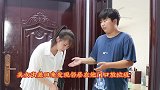 美女出差回来发现邻居在她门口放垃圾，气愤找邻居对峙，结局暖心