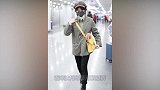 沈月穿紧身裤想要“绷出”细腿，没想到却被粉丝坑掉美颜这腿围