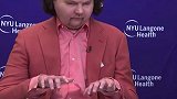 世界首例成功换脸换手手术，男子换掉了自己的整张脸和双手  上今日头条搜换脸手术，头一条就是 头条全都可以搜
