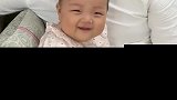 个月的女儿，每天生活在欢笑的家庭，真是太幸福了！