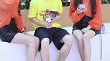 双胞胎这顿操作让小哥哥怀疑人生。