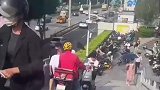街边看见的一幕，狭路相逢谁也不让谁