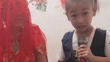 5岁小孩表演唱戏，表情逗人，未来不可估量