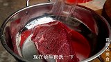 苗大姐炒一大锅牛肉，一家人吃饭似过年，幸福就是这么简单