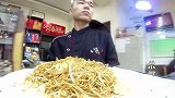 河南30年饭馆，父子搭档只做老豫菜，顾客追随