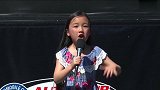 美国纳斯卡拉力赛华裔7岁小萝莉献天籁之音 震撼全场欢声雷动